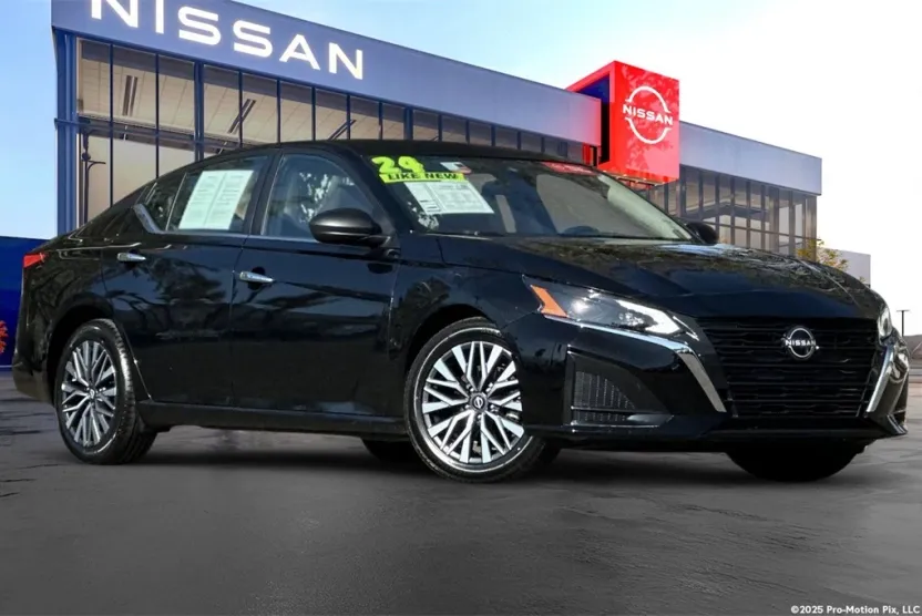 2024 Nissan Altima 2.5 SV photo 1