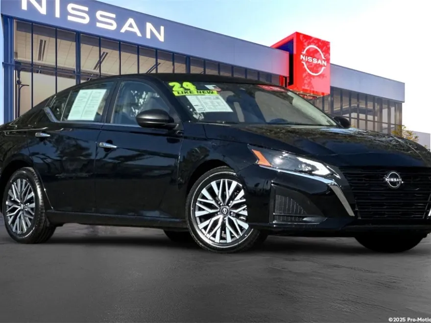 2024 Nissan Altima 2.5 SV photo 1
