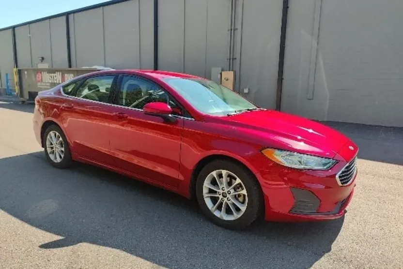2020 Ford Fusion SE photo 1