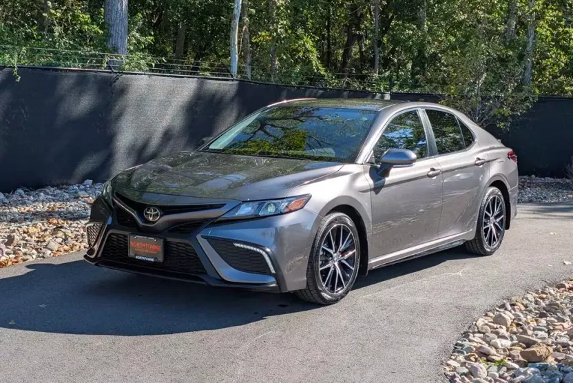 2023 Toyota Camry SE photo 1
