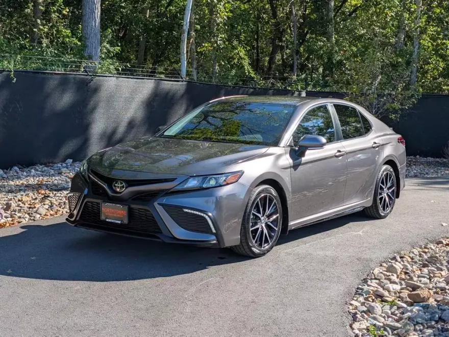 2023 Toyota Camry SE photo 1