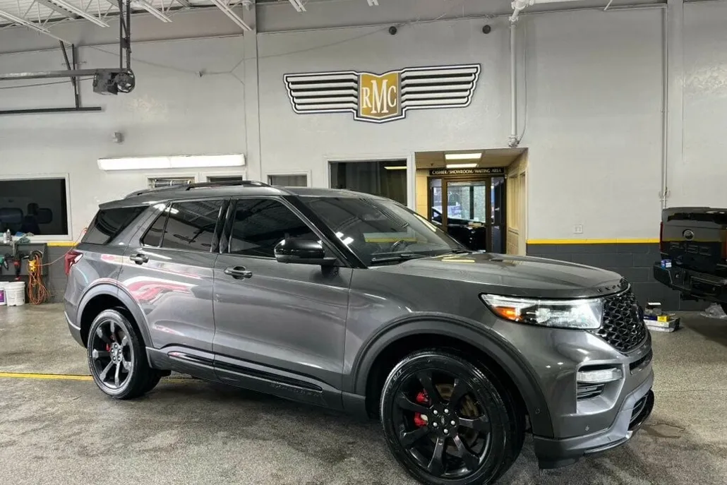 2020 Ford Explorer ST photo 1