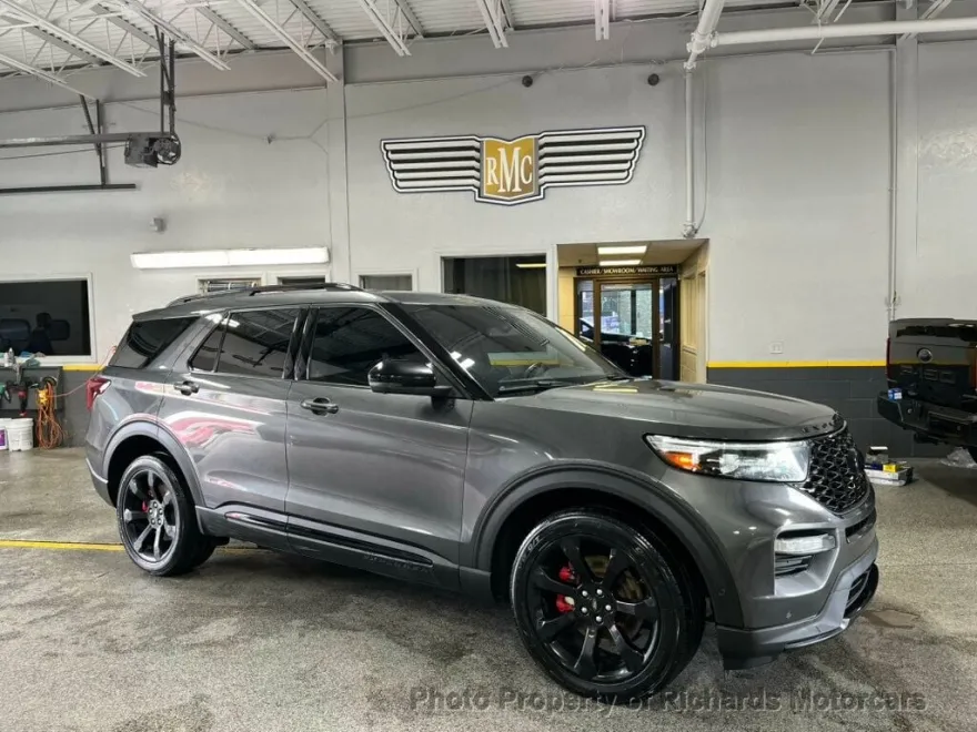 2020 Ford Explorer ST photo 1