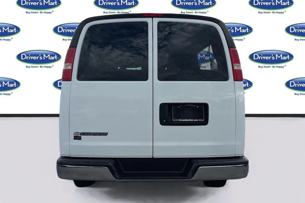 2019 Chevrolet Express Passenger LT photo 1