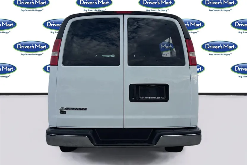 2019 Chevrolet Express Passenger LT photo 1