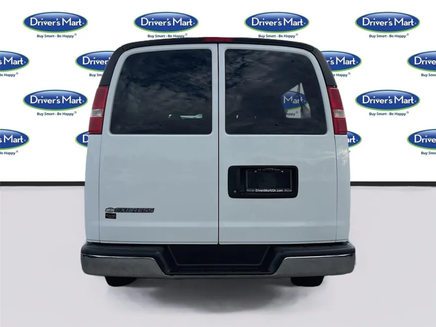 2019 Chevrolet Express Passenger LT photo 1