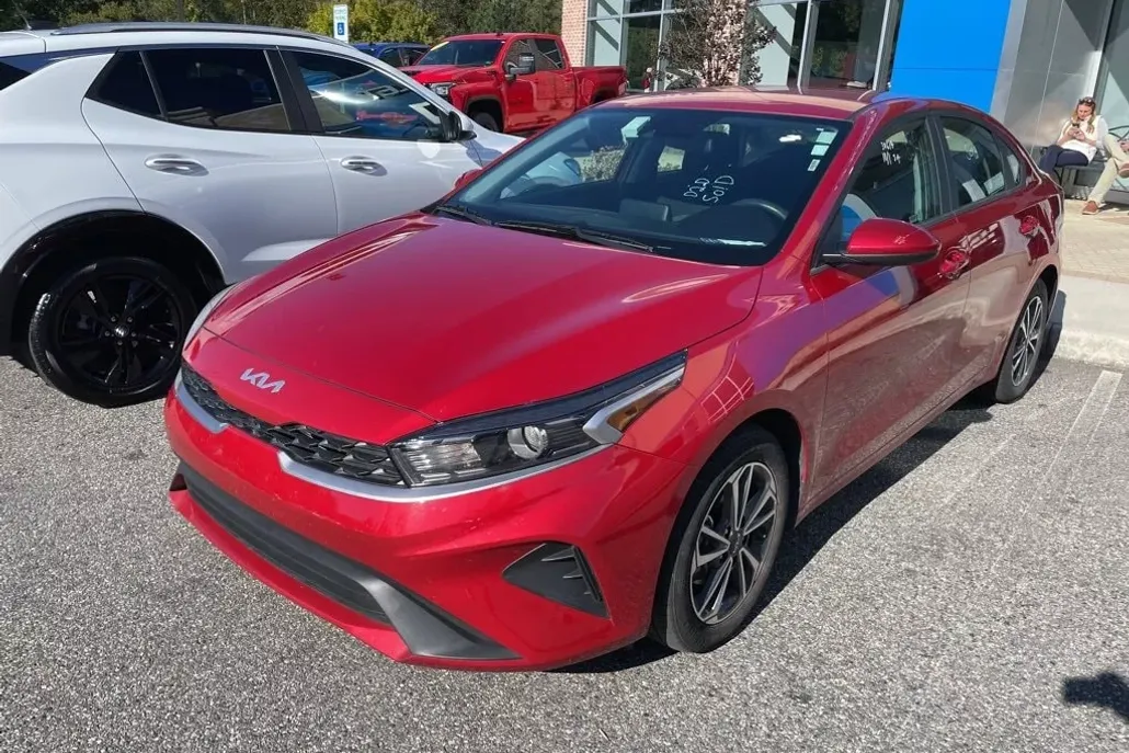 2024 Kia Forte LXS photo 1