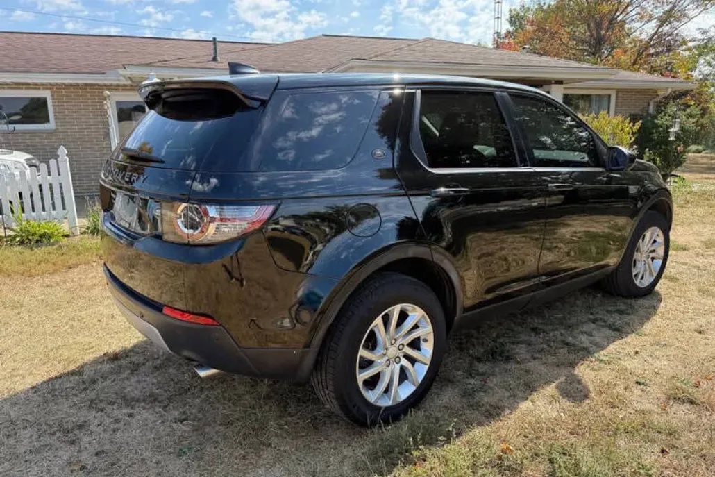 2017 Land Rover Discovery Sport HSE photo 1