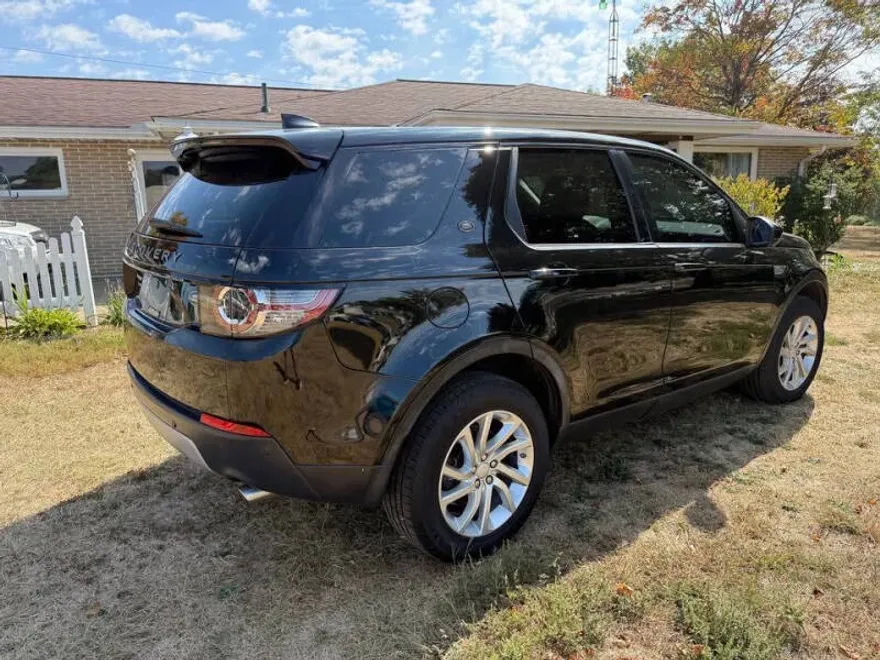 2017 Land Rover Discovery Sport HSE photo 1