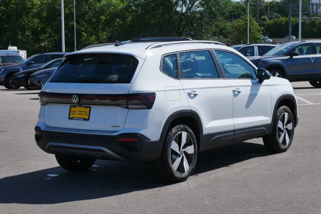 2025 Volkswagen Taos S photo 1