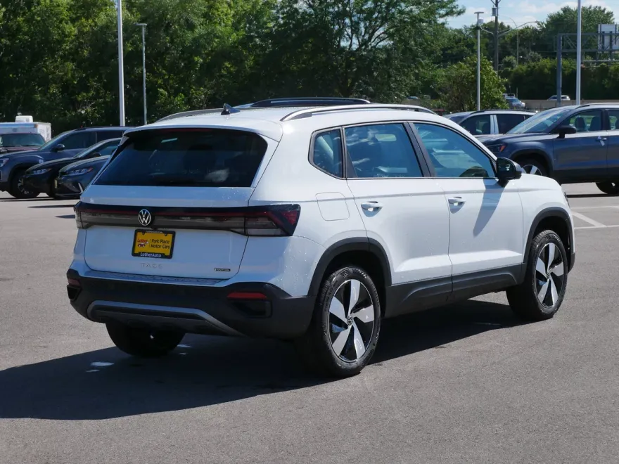 2025 Volkswagen Taos S photo 1
