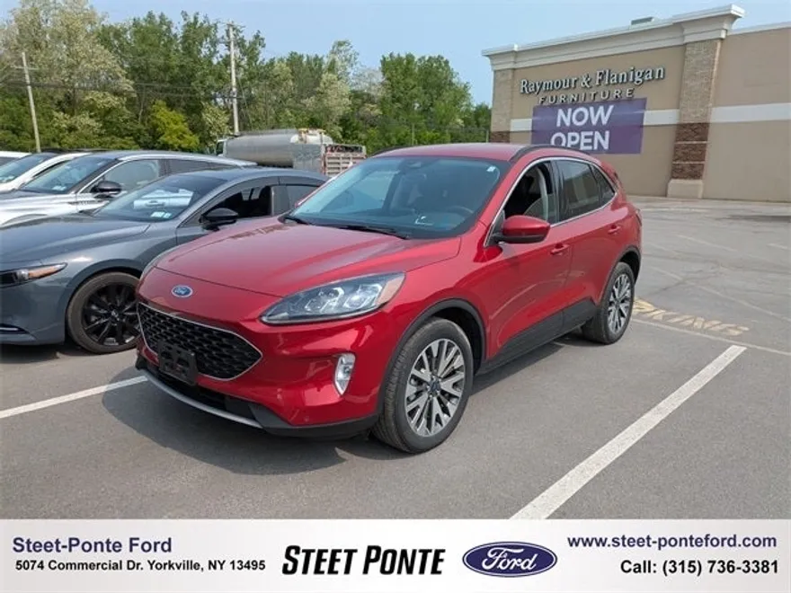 2022 Ford Escape Titanium photo 1