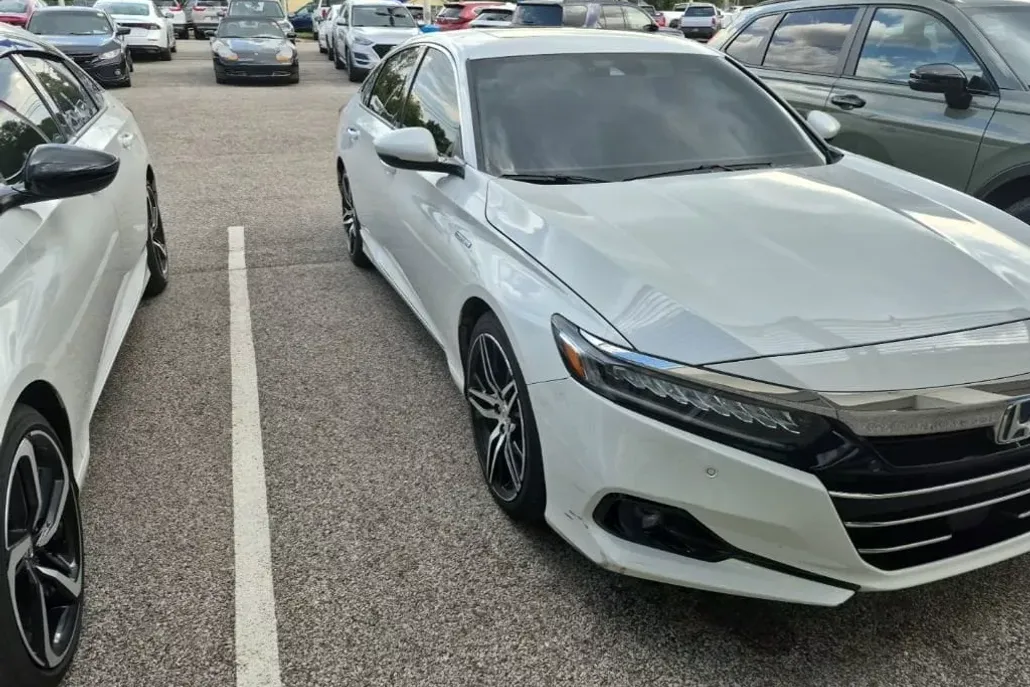 2022 Honda Accord Hybrid Touring photo 1