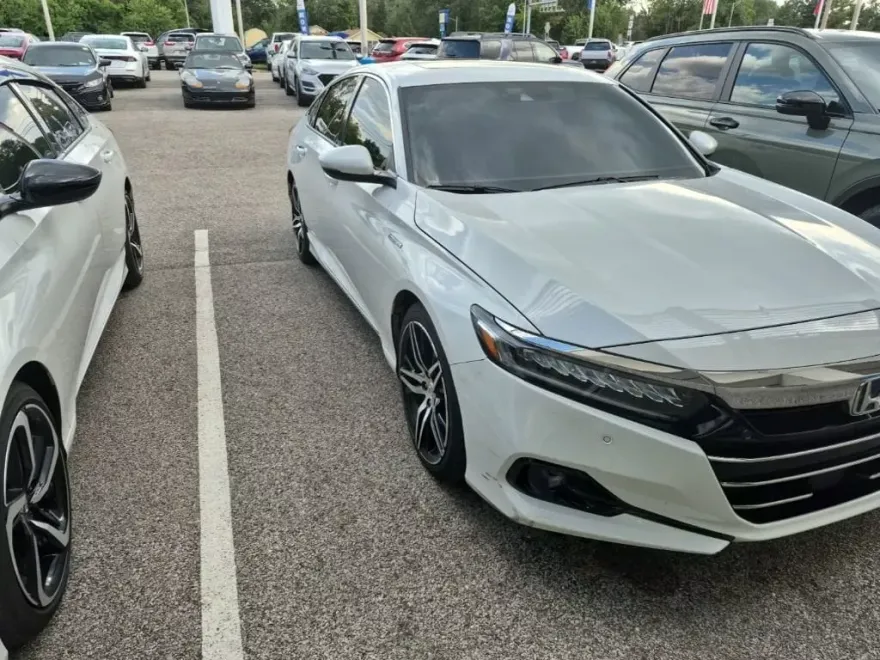 2022 Honda Accord Hybrid Touring photo 1
