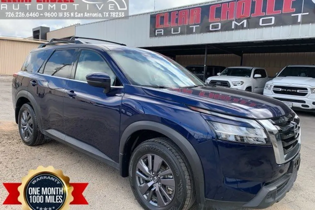 2022 Nissan Pathfinder photo 1