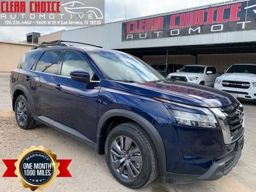 2022 Nissan Pathfinder photo 1