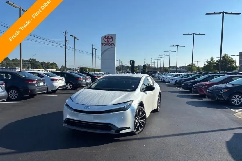 2024 Toyota Prius XLE photo 1