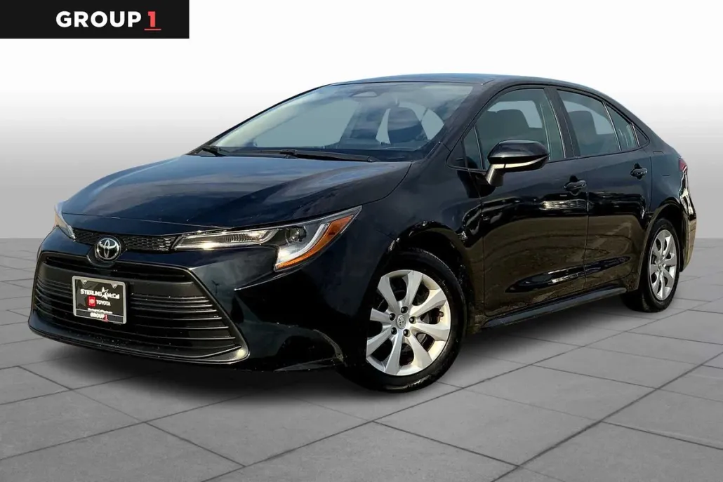 2024 Toyota Corolla LE photo 1