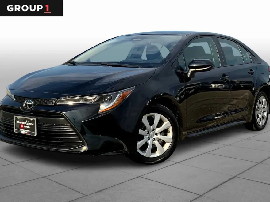 2024 Toyota Corolla LE photo 1