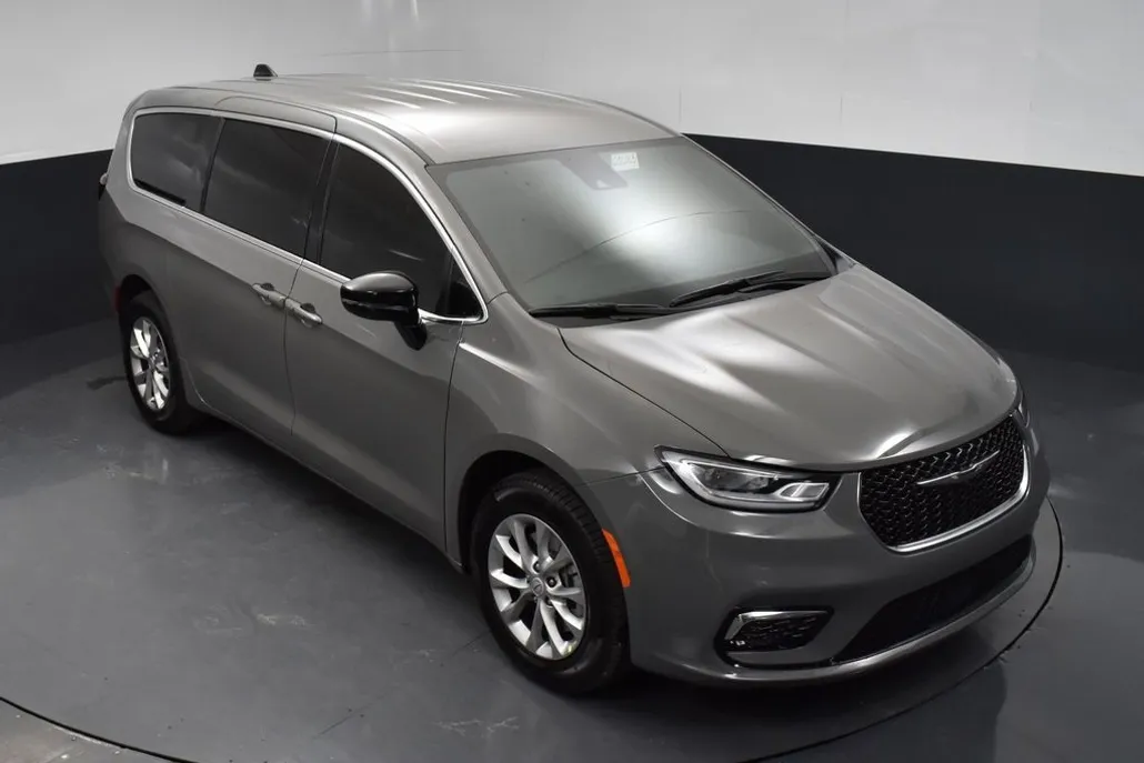 2025 Chrysler Pacifica photo 1