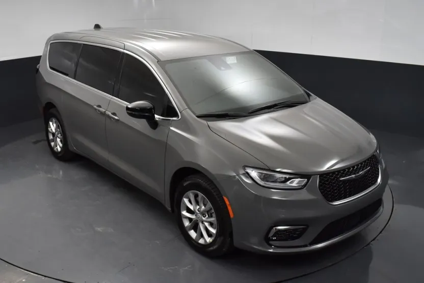 2025 Chrysler Pacifica photo 1