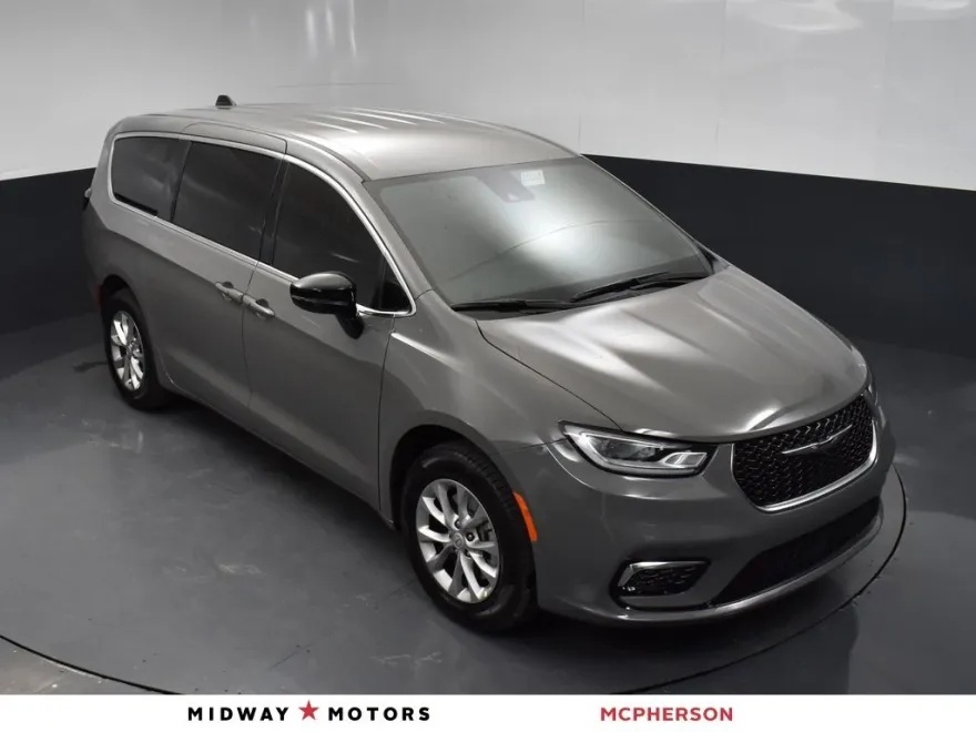 2025 Chrysler Pacifica photo 1