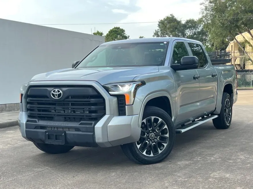 2024 Toyota Tundra CrewMax SR photo 1