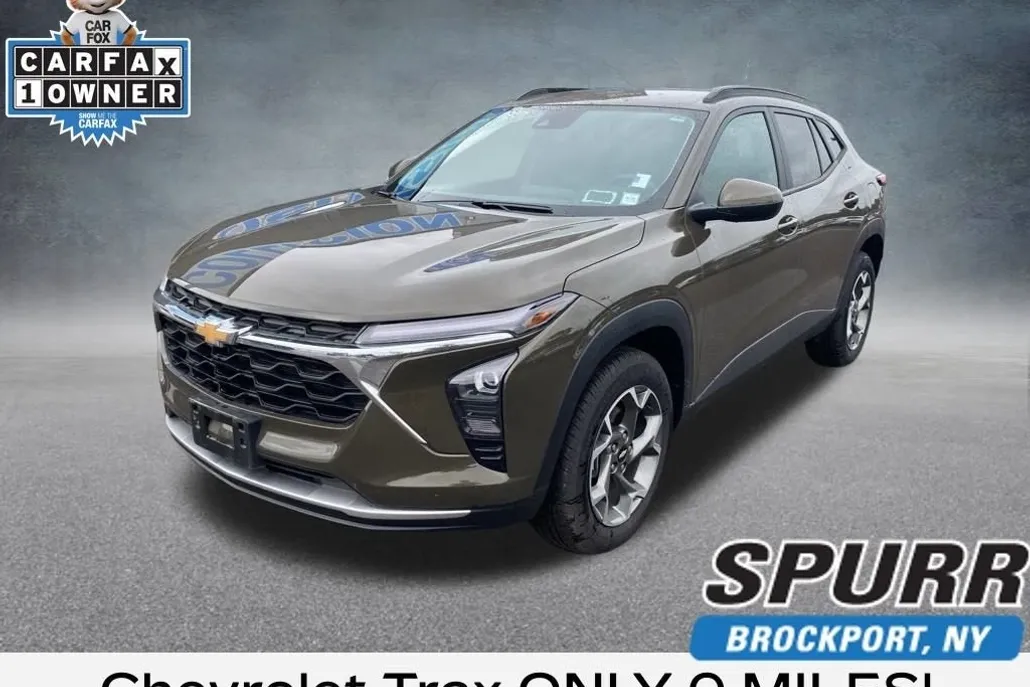 2024 Chevrolet Trax LT photo 1