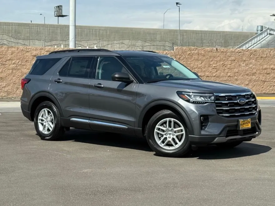 2025 Ford Explorer photo 1