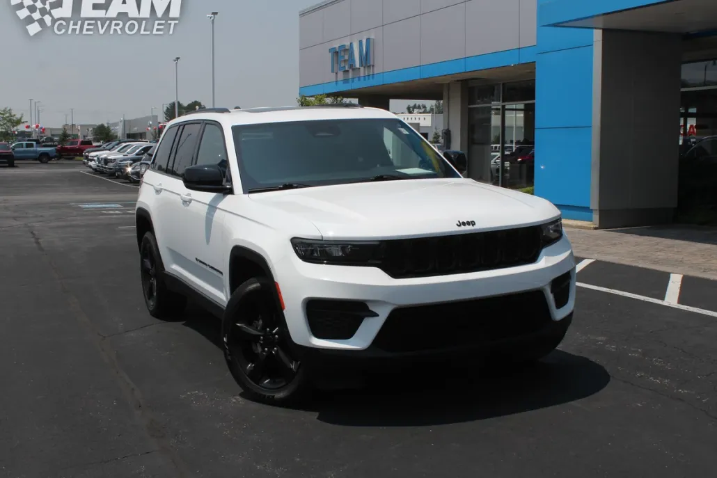 2023 Jeep Grand Cherokee Altitude photo 1