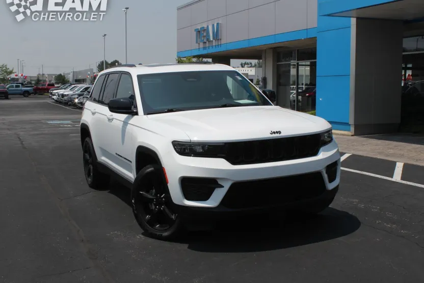 2023 Jeep Grand Cherokee Altitude photo 1