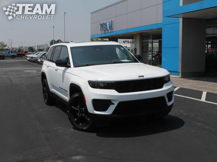 2023 Jeep Grand Cherokee Altitude photo 1