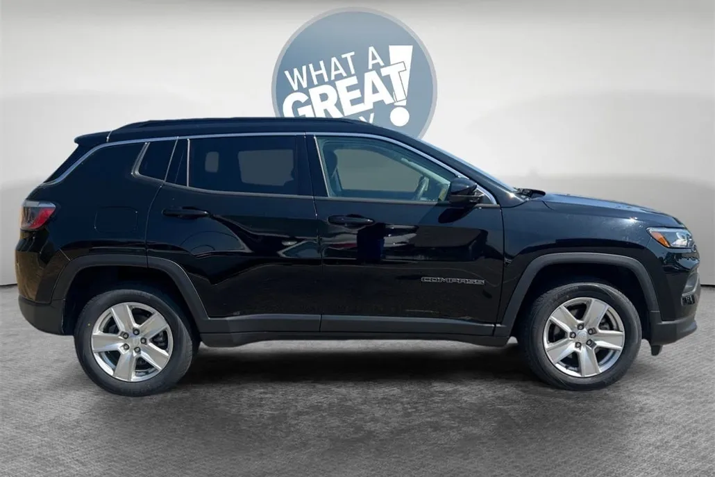 2022 Jeep Compass Latitude photo 1