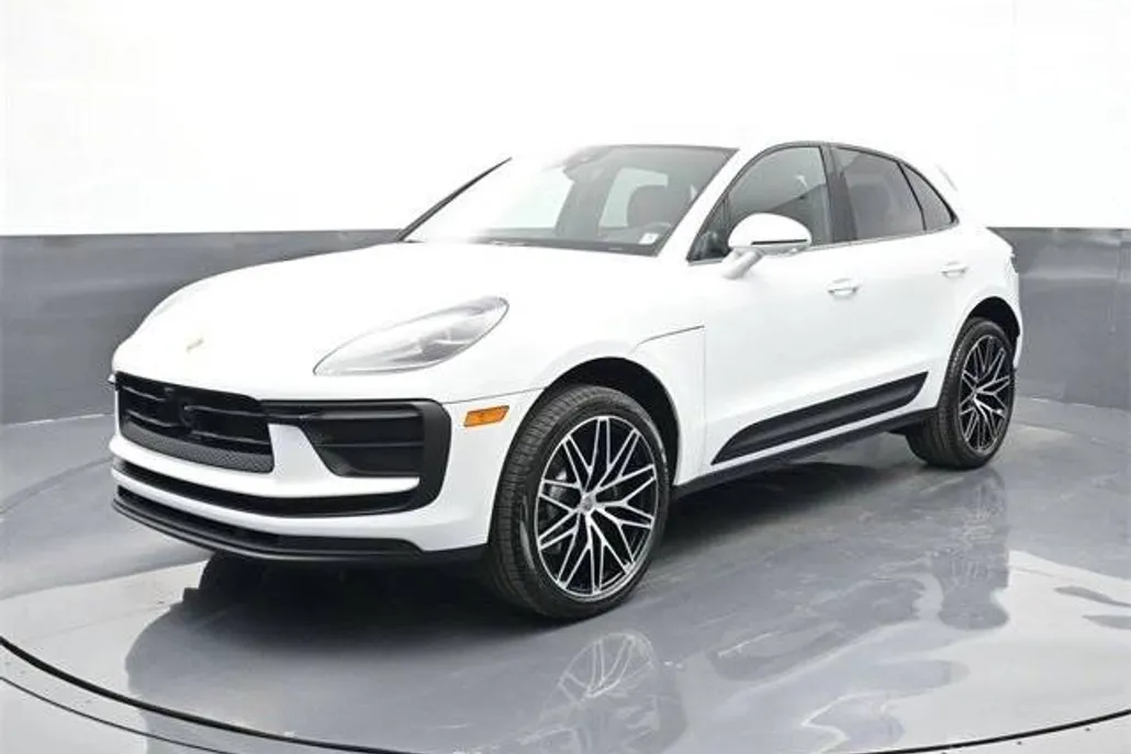 2026 Porsche Macan T photo 1