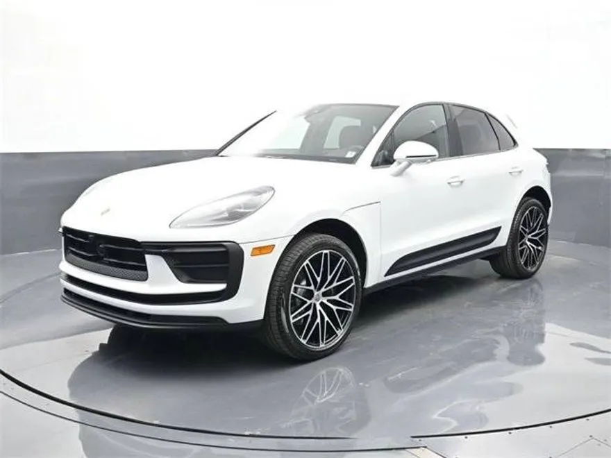 2026 Porsche Macan T photo 1