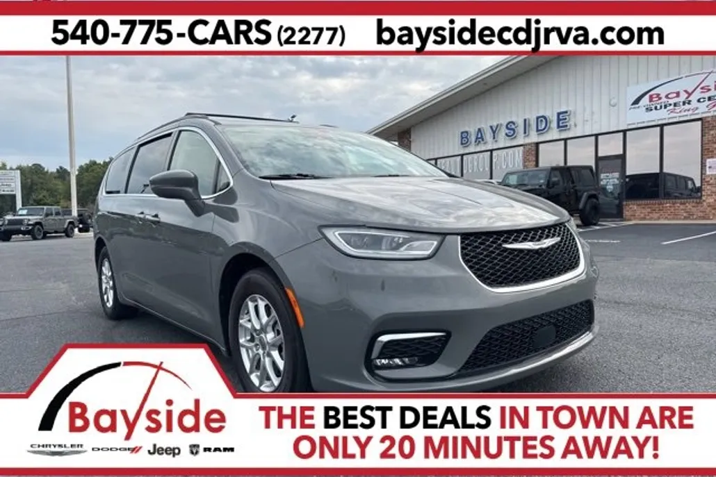 2022 Chrysler Pacifica Touring L photo 1