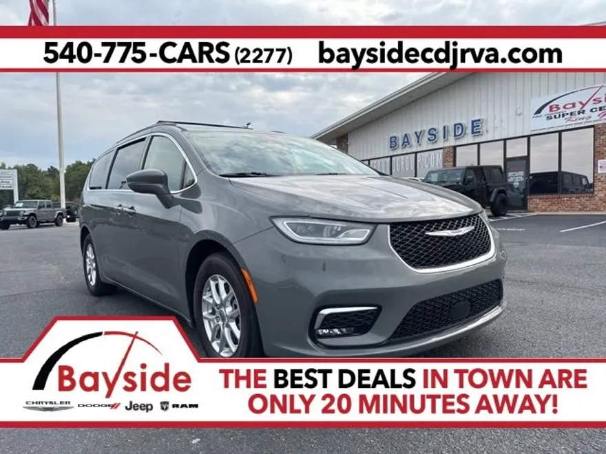 2022 Chrysler Pacifica Touring L photo 1