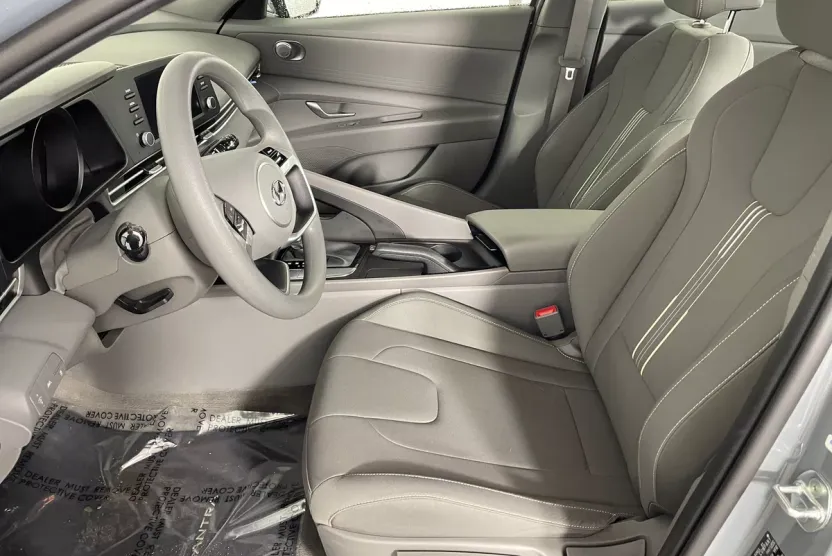 2023 Hyundai Elantra SEL photo 1