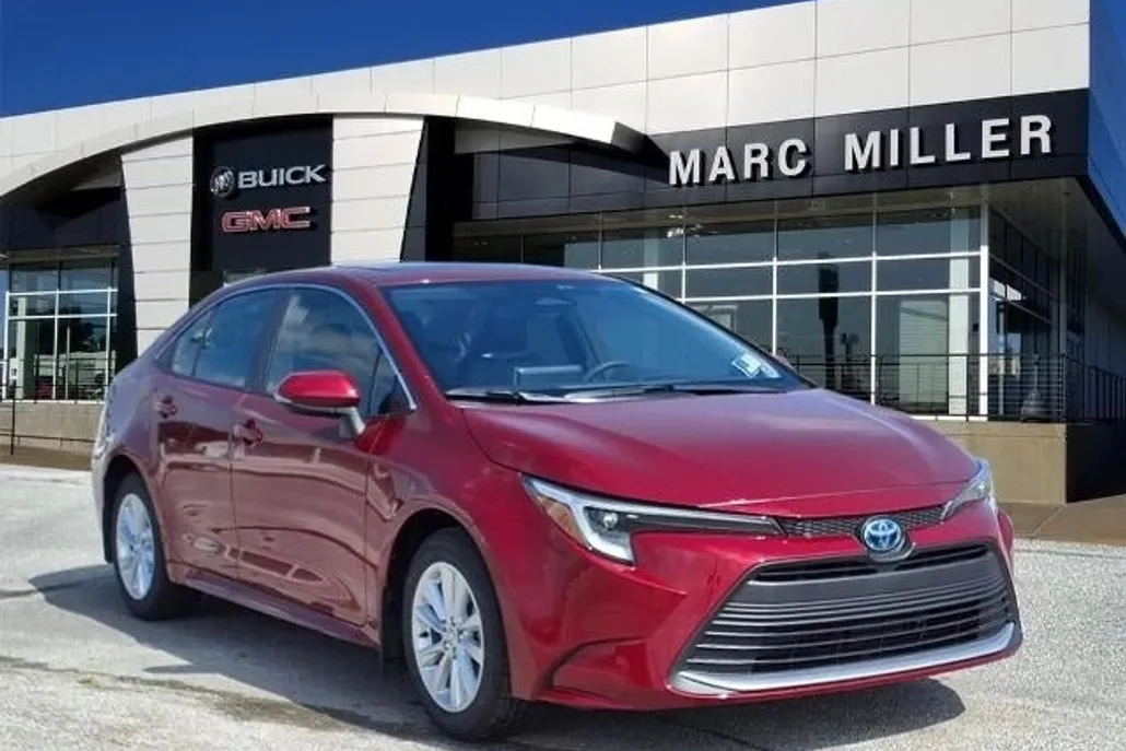 2024 Toyota Corolla Hybrid LE photo 1