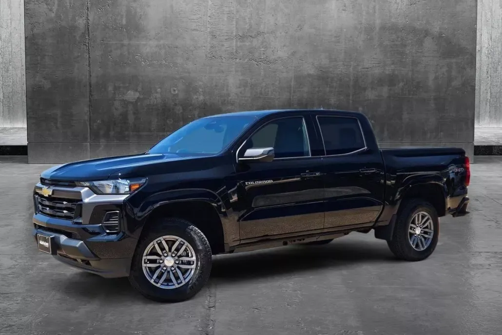 2025 Chevrolet Colorado Work Truck LT photo 1