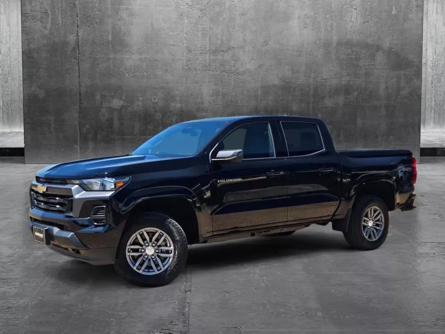 2025 Chevrolet Colorado Work Truck LT photo 1