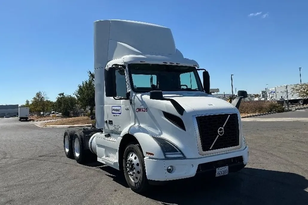 2020 Volvo Truck VNR photo 1