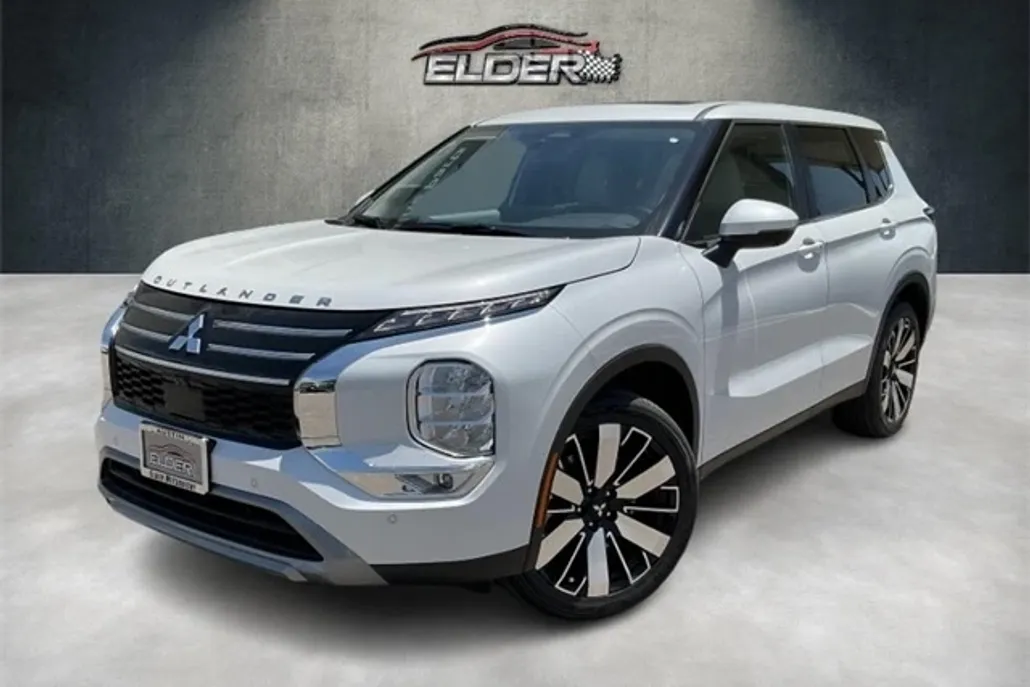 2025 Mitsubishi Outlander SE photo 1