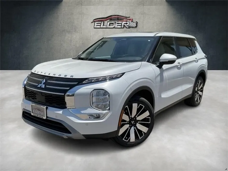 2025 Mitsubishi Outlander SE photo 1