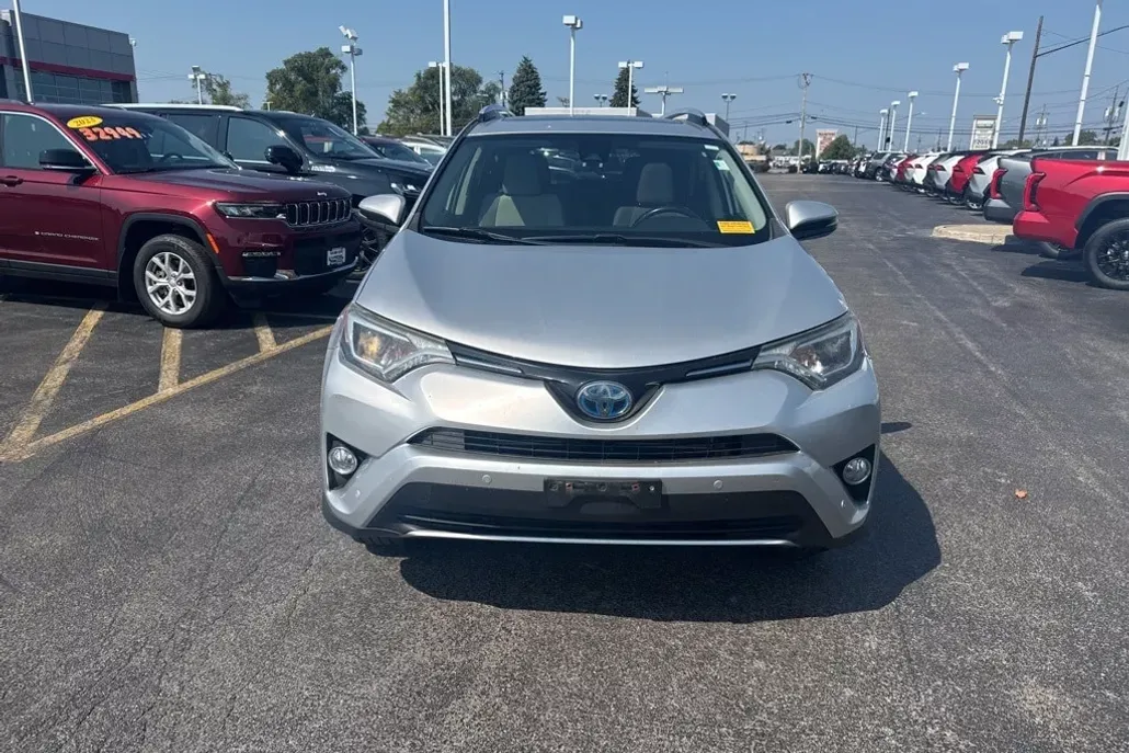 2016 Toyota RAV4 Hybrid XLE photo 1