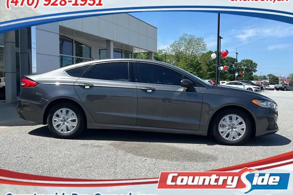 2019 Ford Fusion S photo 1