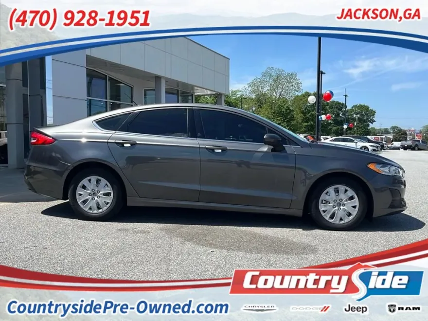 2019 Ford Fusion S photo 1