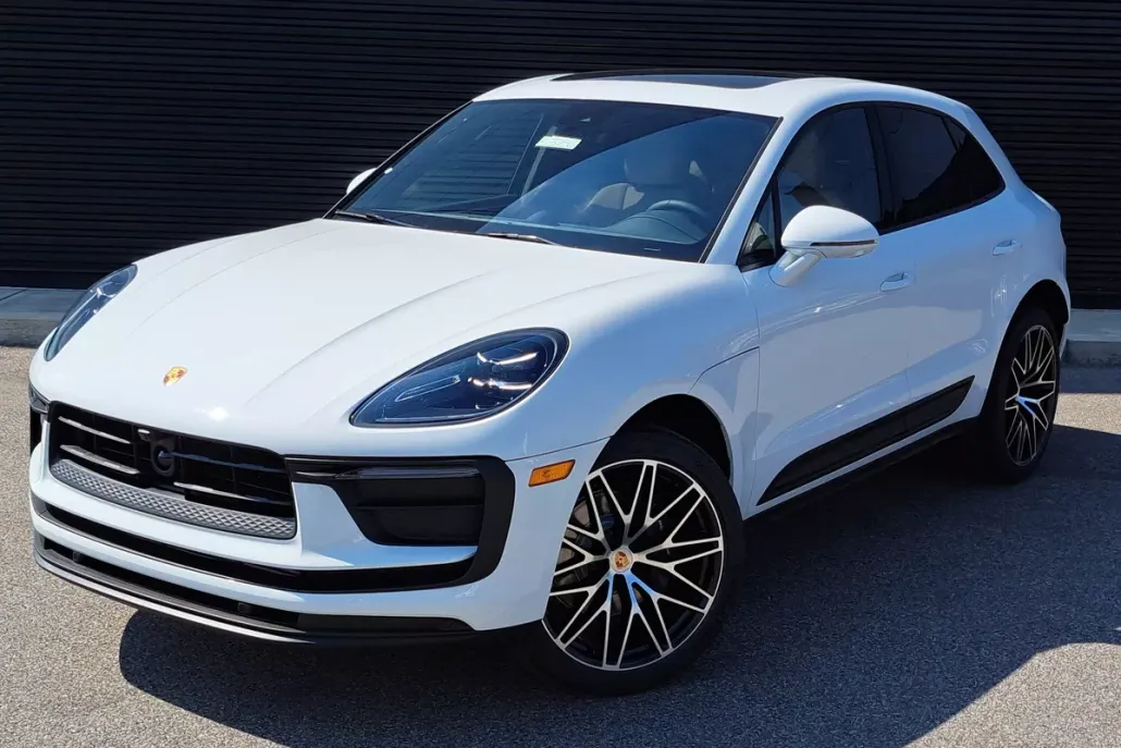 2025 Porsche Macan T photo 1