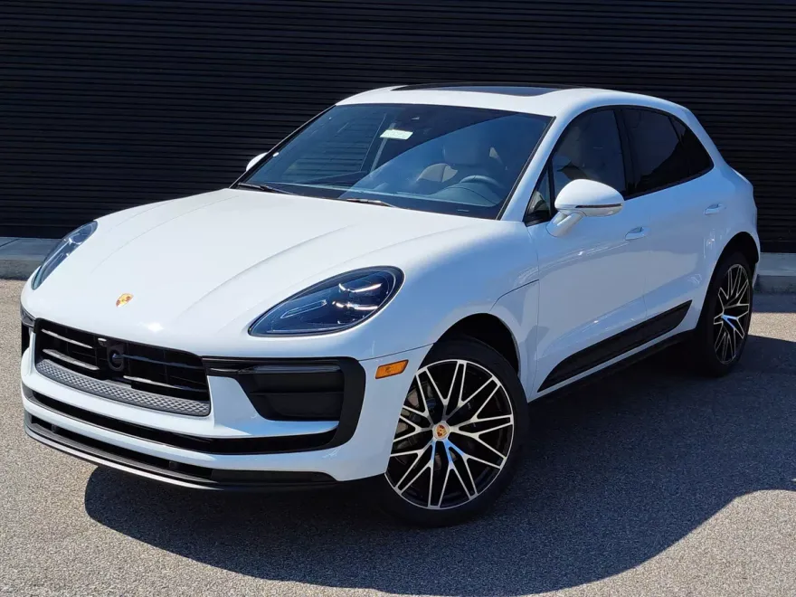 2025 Porsche Macan T photo 1