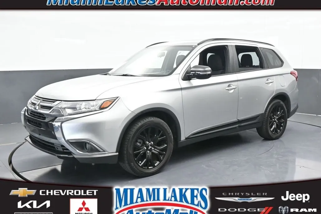 2018 Mitsubishi Outlander LE photo 1